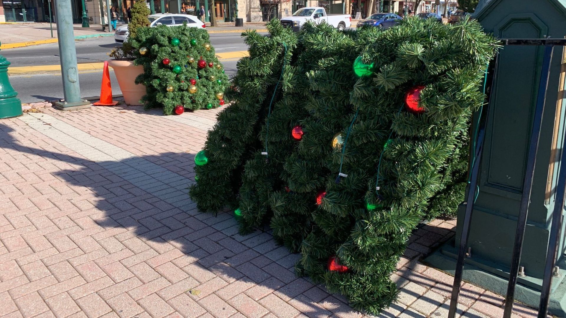 11-13-19 Reading Christmas tree installed 2.jpg